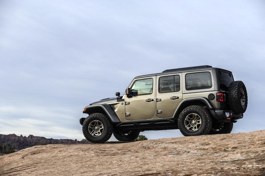  Jeep J-Wagon Concept (JL) 2018 года  (фото 16 из 32)